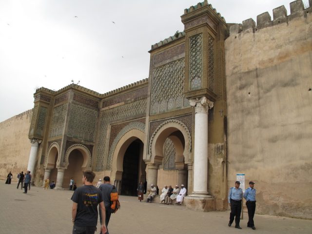 https://www.moroccodesertvip.com/wp-content/uploads/2018/11/Meknes-porte-1-640x480.jpg