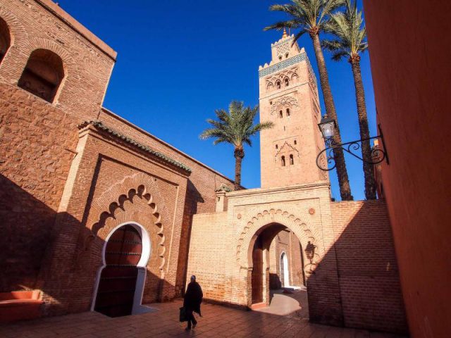 morocco_marrakech_view_of_the_tower_of_the_ancient_mosque_koutoubia