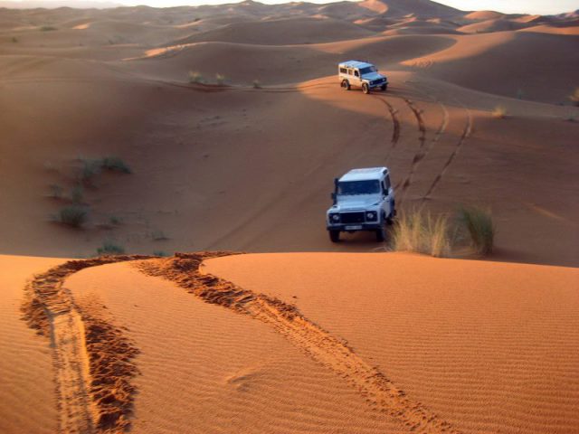 https://www.moroccodesertvip.com/wp-content/uploads/2019/01/4x4-tour-merzouga-morocco-640x480.jpg